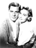 Craig Stevens as Peter Gunn and Lola Albright as Edie Hart